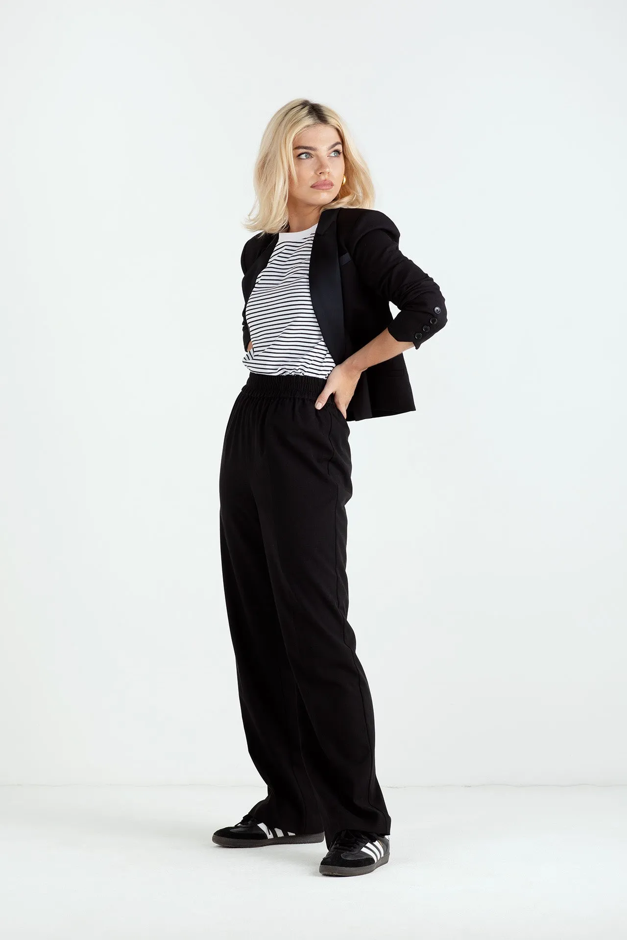 "The Tori" - Crop Blazer (Black)