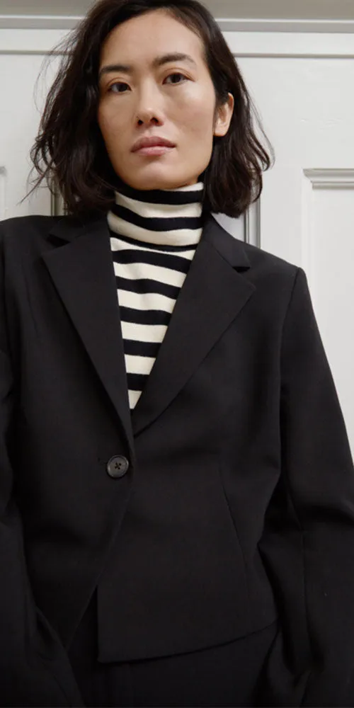 Soaked Cropped Blazer, black